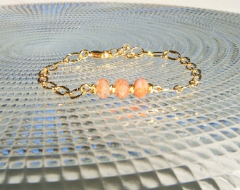 SUNSTONE bracelet I Fine and delicate women's bracelet I Chiseled 18 k gold chain I Natural stone bracelet I Original women's gift