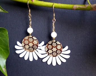 "Daisy" earrings with a petal-shaped flower stamping and a gold-plated floral pendant. An original gift for women.