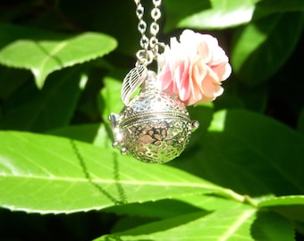 Pregnancy bola delicately chiseled silver, pregnant woman gift, pink quartz pearl, pink flower pompom. Maternity gift.