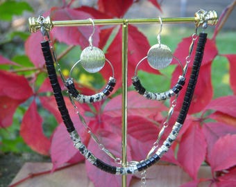 Silver necklace for women in natural heishi stone of Dalmatian jasper and howlite or Onyx. Minimalist necklace. Christmas gift for women.