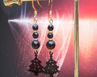 Black Christmas tree earrings in natural stone, 18k gold plated I Original gold earrings I Boho chic women's gift