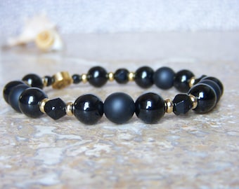 Women's bracelet in shiny and matte Onyx, bracelet in golden stainless steel beads and 8mm natural stones.