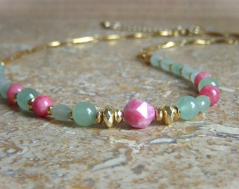 Women's necklace in natural stone of aventurine and Rhodochrosite, thin and short necklace, gold stainless steel chain.