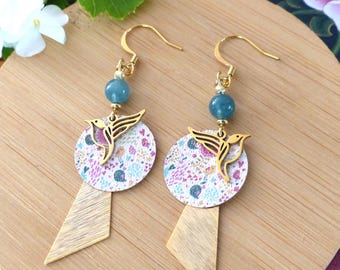 "Lilo" earrings. Earrings with doves and jade beads on a white floral pendant. Original gift for women.