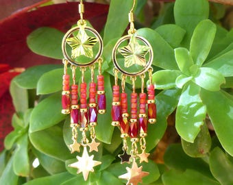 "Noëlle" red dangling earrings made of glass beads and star pendants. Party earrings.