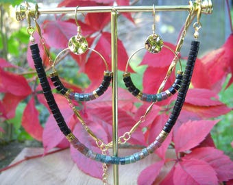 Fine gold necklace for women in natural heishi stone of Indian Agate and Onyx. Minimalist necklace. Original Christmas gift for women.