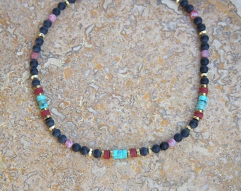 Black agate, howlite and heishi bead choker necklace, black surfer style necklace, original trendy short necklace.