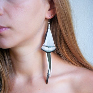 Single feather earring. Women&#39;s gift. Natural feathers. Boho chic style. Feather jewelry. Original earring.
