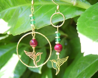 Hummingbird earrings in pink tiger's eye, Czech glass beads, 18k gold plated. Exotic and original gift for women.