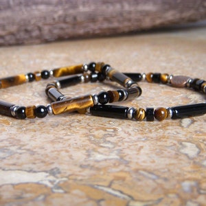Men&#39;s bead bracelet I Set of 2 fine stone bracelets I Original men&#39;s gift I Heishi bracelet in Tiger&#39;s Eye stone and Onyx.