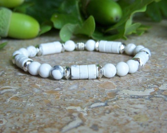 Howlite bracelet with heishi and round beads. Natural stone bracelet. Gem bracelet for women. Christmas woman gift.