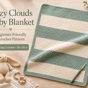 Puede incluir: Una manta de bebé de ganchillo rectangular con rayas horizontales en verde salvia y crema. El texto dice: Cozy Clouds Baby Blanket, Beginner-Friendly Crochet Pattern, Easy Crochet, 30 x 35 in. Incluye un conejo de peluche, sonajero, lana y ganchillo.