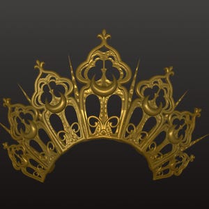Puede incluir: Una corona dorada con un diseño ornamentado. La corona presenta detalles de media luna y florales, con elementos puntiagudos que se extienden hacia arriba. El diseño general es simétrico y detallado, adecuado para disfraces o decoración.