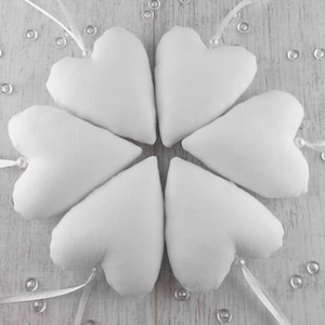 Coeurs en tissu cousus en blanc, cœur uni / coeurs cousus en tissu
