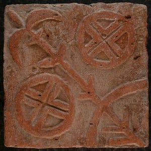 Middeleeuwse Duitse vloertegel reliëfdecoratie C 1450-1500