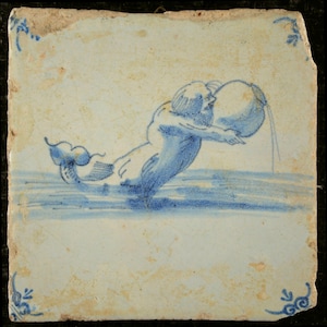 Fine Antique Delft tile with mythical sea creature emptying a jug 17e eeuw