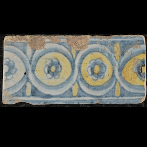 Spanish antique border tile 17th century handpainted ropework 1600 - 1650