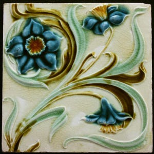 Original antique English Art Nouveau tile H. Richards flowers