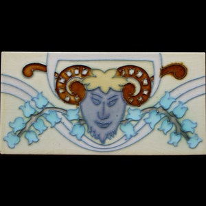 Antieke Art Nouveau tegel C 1900 tubeline decoratie Faun