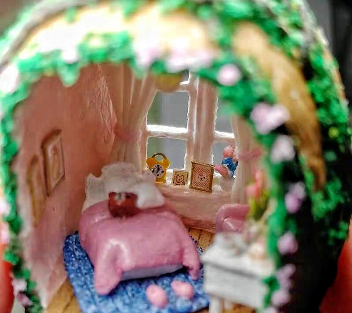 Walnut Shell Miniature Dollhouse, Pink Princess Room - Etsy
