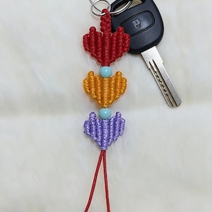 Samouczek wykonania breloka do kluczy w kształcie serca z makramy: Przyjazny dla początkujących DIY brelok do telefonu