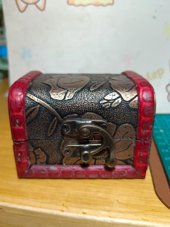 手作りのミニチュアクルミの殻の妖精の家：気まぐれなシーン - Etsy 日本