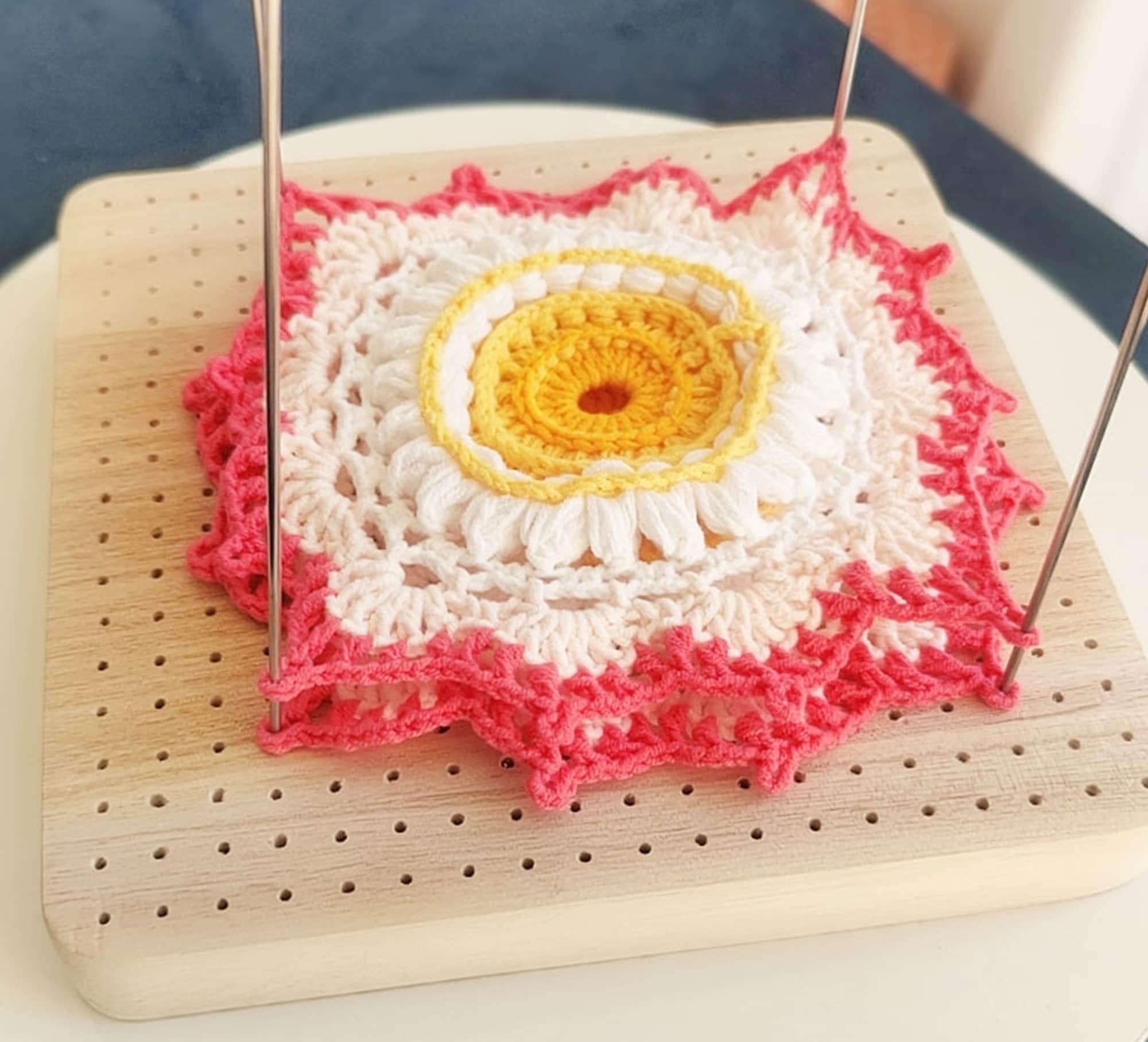 15.5*15.5 Inches Crochet Blocking Board with 30 Pins, Bamboo Blocking Mats  for Knitting & Crochet Projects, Gift for Granny Squares Lovers, Beginners  : : Home