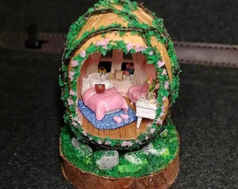 Casa de muñecas en miniatura de cáscara de nuez, habitación de princesa rosa