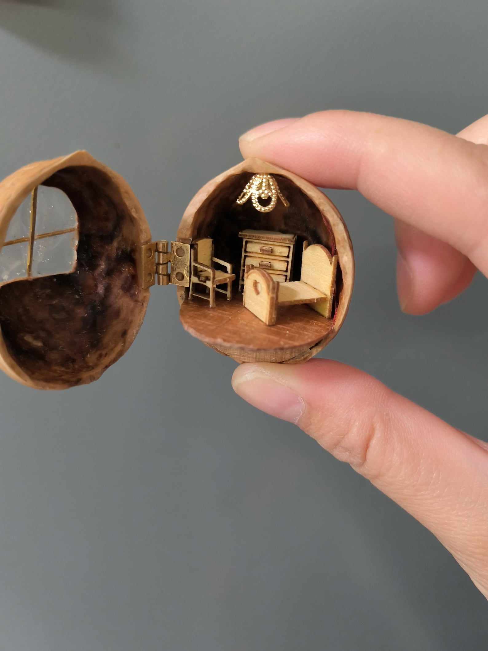 Walnut Shell Dollhouse With Mini Furniture: DIY Miniature Scene ...