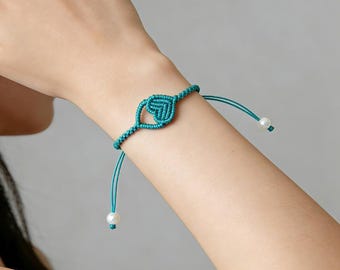 Pulseira de Coração em Micro Macramê: Joia da Amizade Feita à Mão (Molde em PDF)