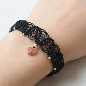 Eenvoudig te volgen zelfstudie macraméarmband voor beginners, doe-het-zelf vriendschapsarmband