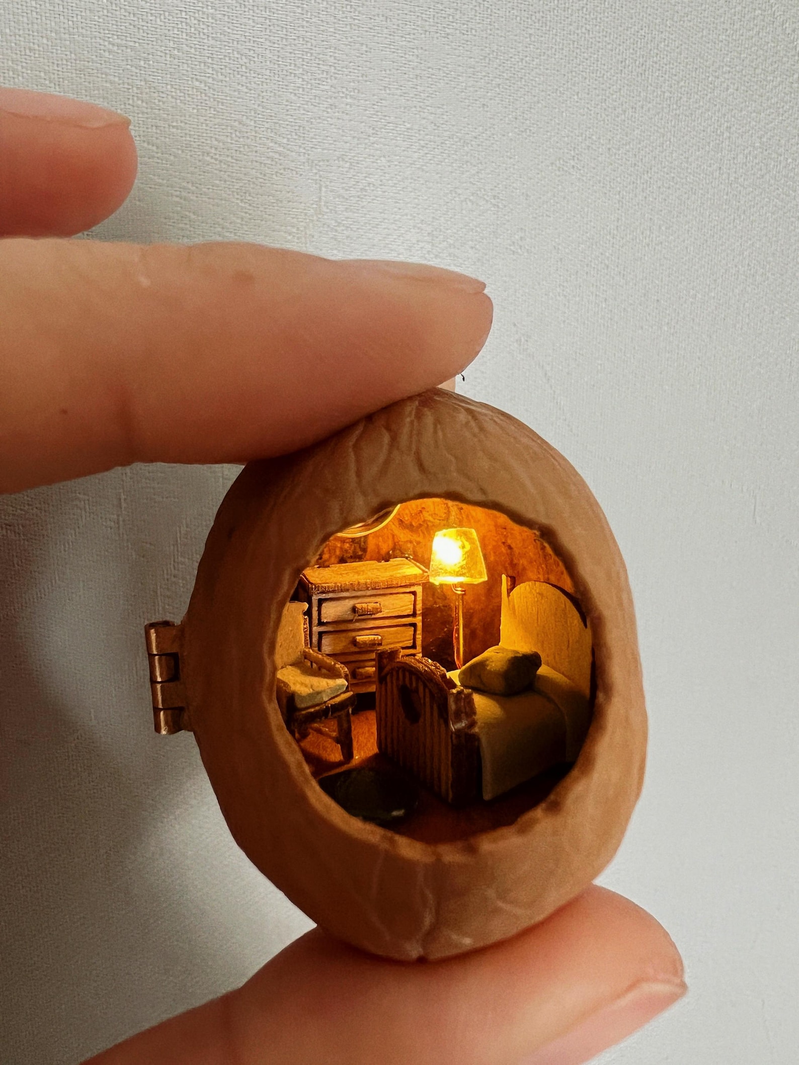 Walnut Shell Dollhouse With Mini Furniture: DIY Miniature Scene ...