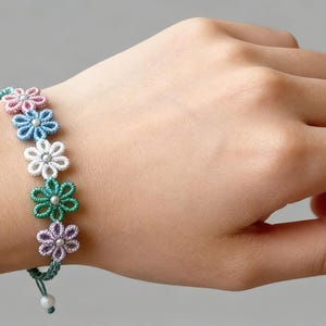 Macrame Flower Bracelet Pattern: Beginner DIY Jewelry