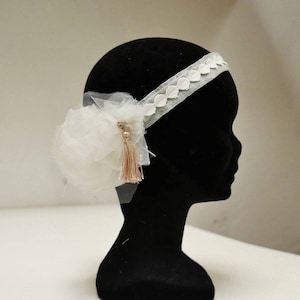 Headband de mariage a fleur en tulle, soie et pompon blanc et rose image 1