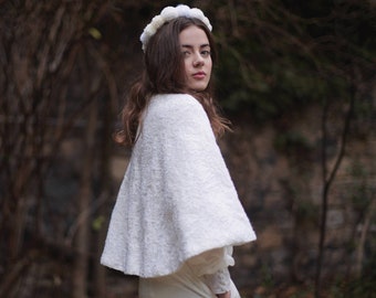 White cape ivory wedding in jacquard and polar with mao collar