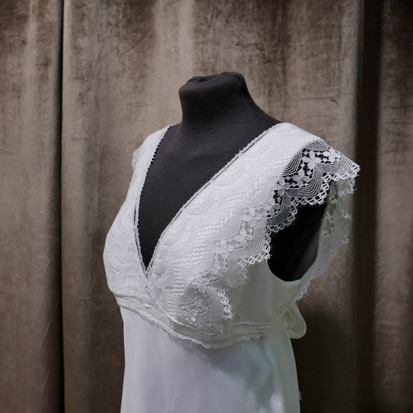 Robe de mariée bohême taille empire en dentelle et mousseline idéale femme enceinte