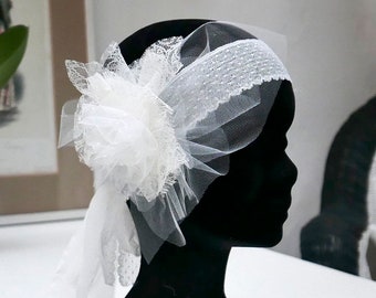 Headband mariage en dentelle plumetis et fleurs en tulle et rubans de soie