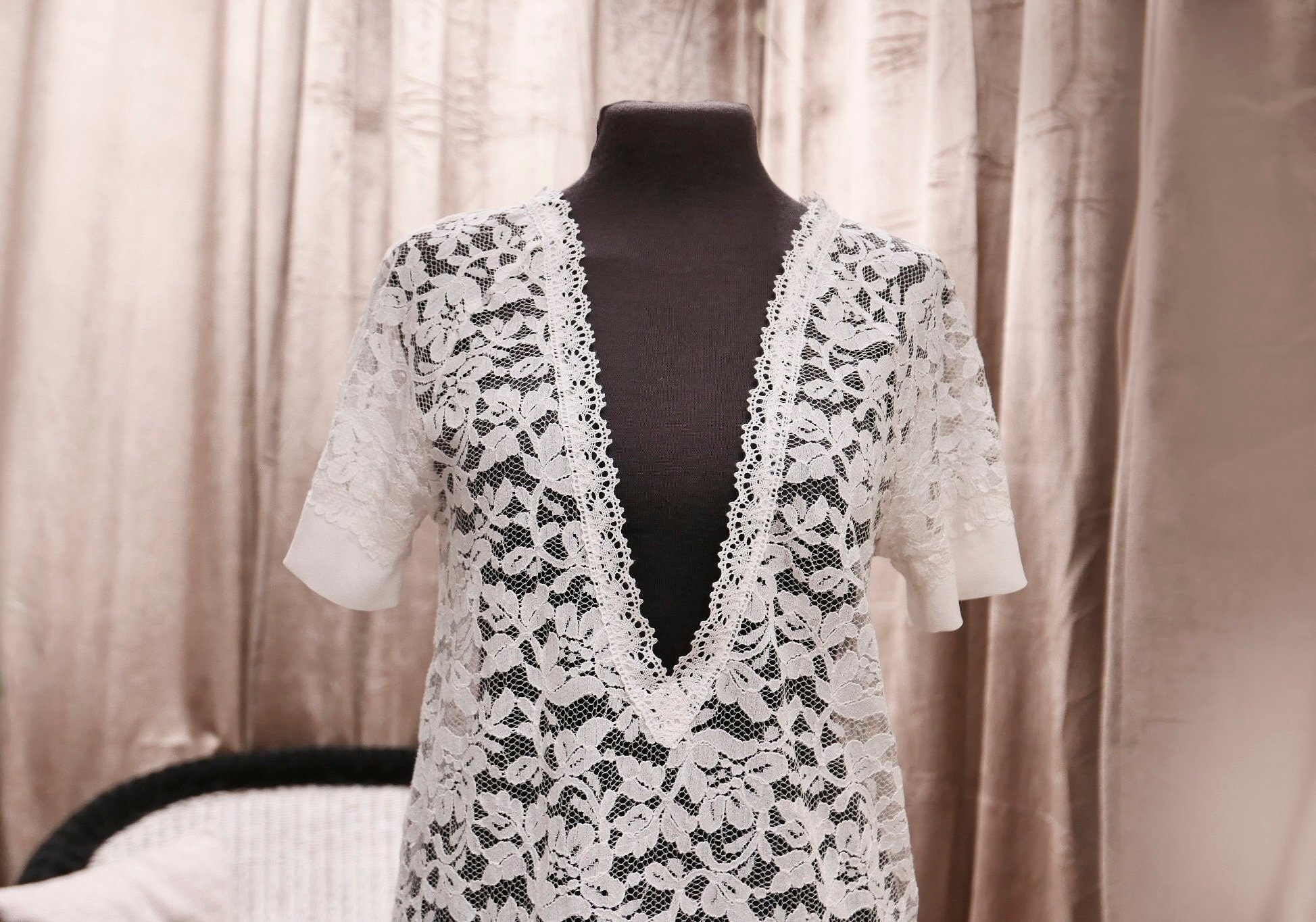 Top mariée en dentelle de calais décolleté V et manches courtes - Etsy