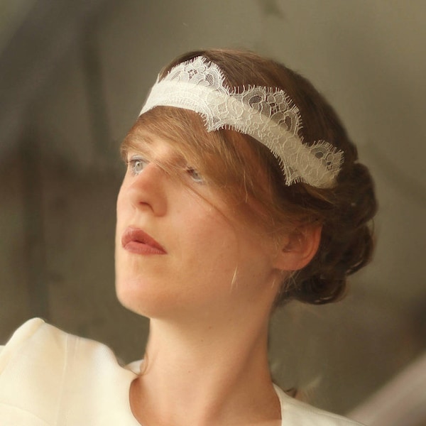 Bibi-headband mariée, coiffe mariage, dentelle écaille, blanc ivoire, motifs géometriques, inspiration bohême