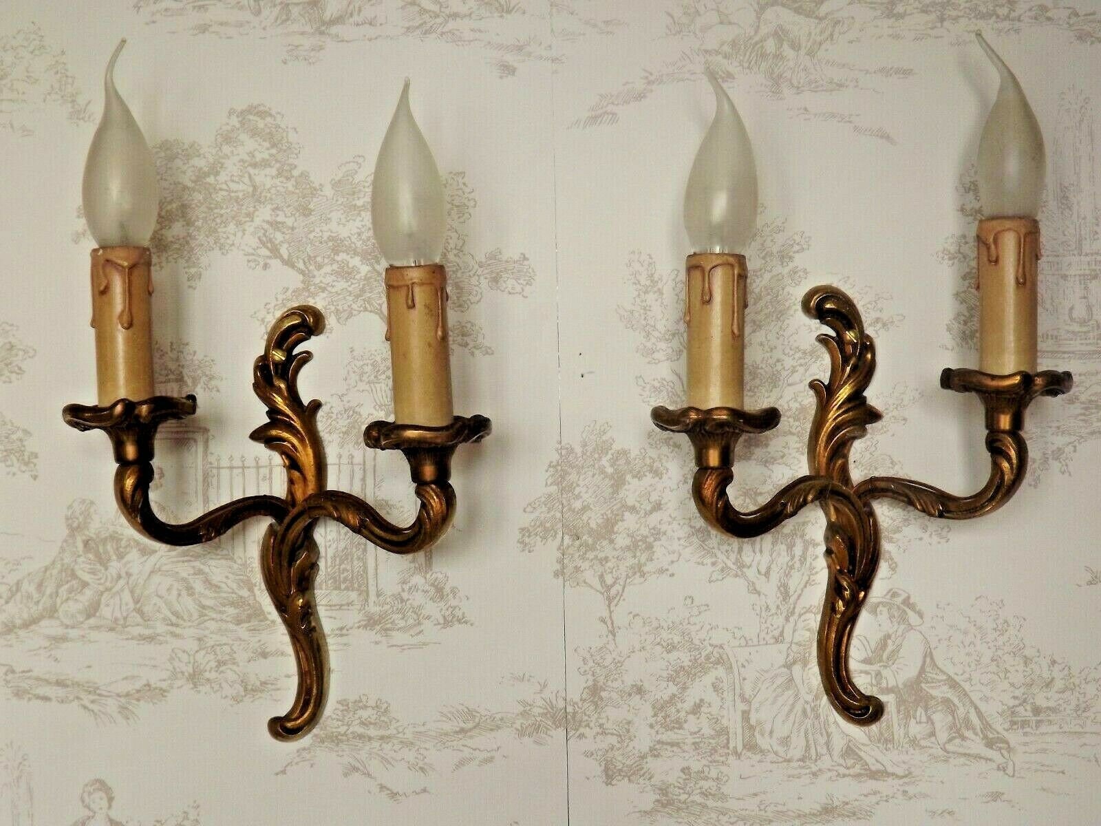 Paire Français Antique Quality Brass Scrolling Acanthus Leaf Double Wall Light - Lighting. Paire Sco