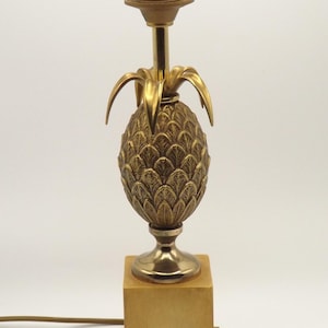 Base de lámpara francesa vintage de los años 70 con forma de piña, de latón y metal, al estilo de Maison Jansen.