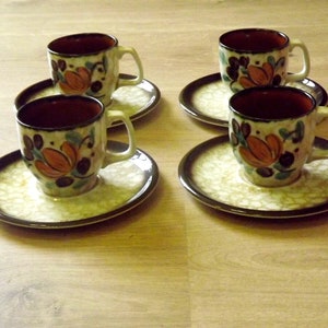 Ensemble vintage de 4 tasses et soucoupes à expresso Boch La Louvière Corfou - Arts de la table vintage. Tasses à expresso et soucoupes. Poterie vintage