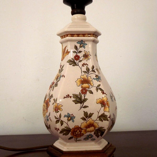 Schöne Tischlampe aus Keramik und Holz mit hübscher Blumen- und Vogeldekoration - Vintage französische Beleuchtung. Tischlampe Sockel. Keramik Lampensockel.