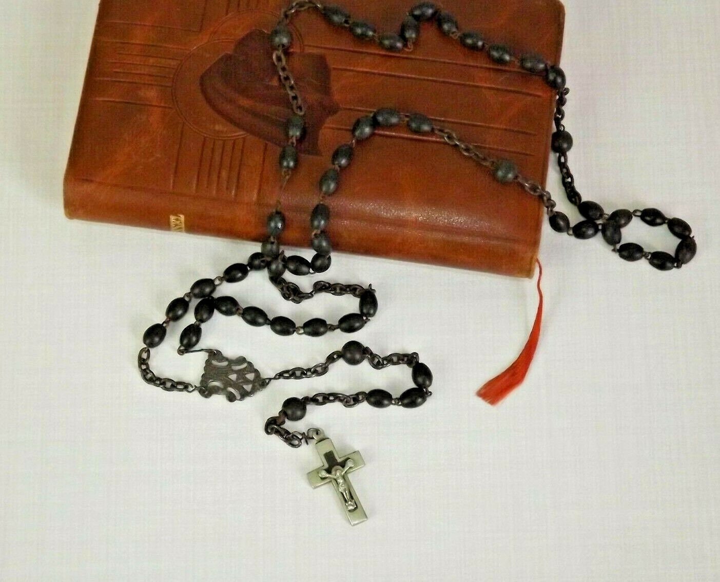 Vintage Français Marron Perles de Perles Graine Noire avec Médaille et Crucifix - Vintage. Chapelet