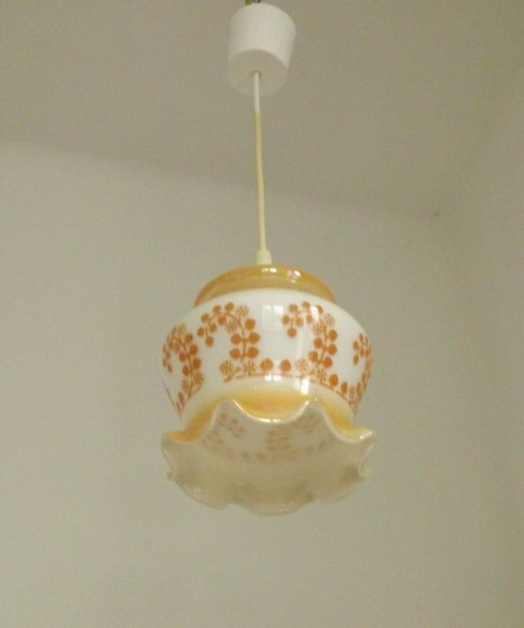 Français Vintage Retro White & Amber Ceiling Light Shade Floral Decoration - Français Lighting. Plaf