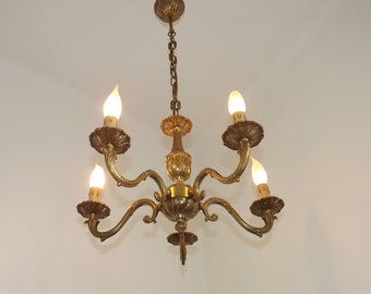 Lámpara de araña de bronce de calidad tradicional francesa vintage de 5 luces de mediados de siglo - Iluminación vintage francesa. Araña de bronce de 5 luces. Medio siglo.