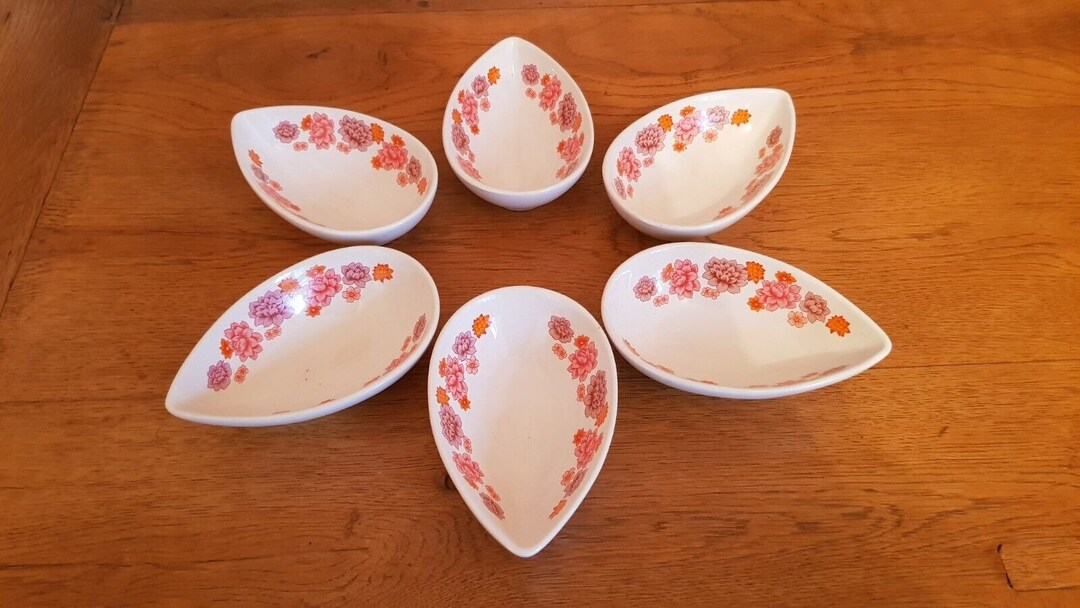 Delightful Set of 6 Vintage Shaped Avocado Dishes Pink & Orange Floral