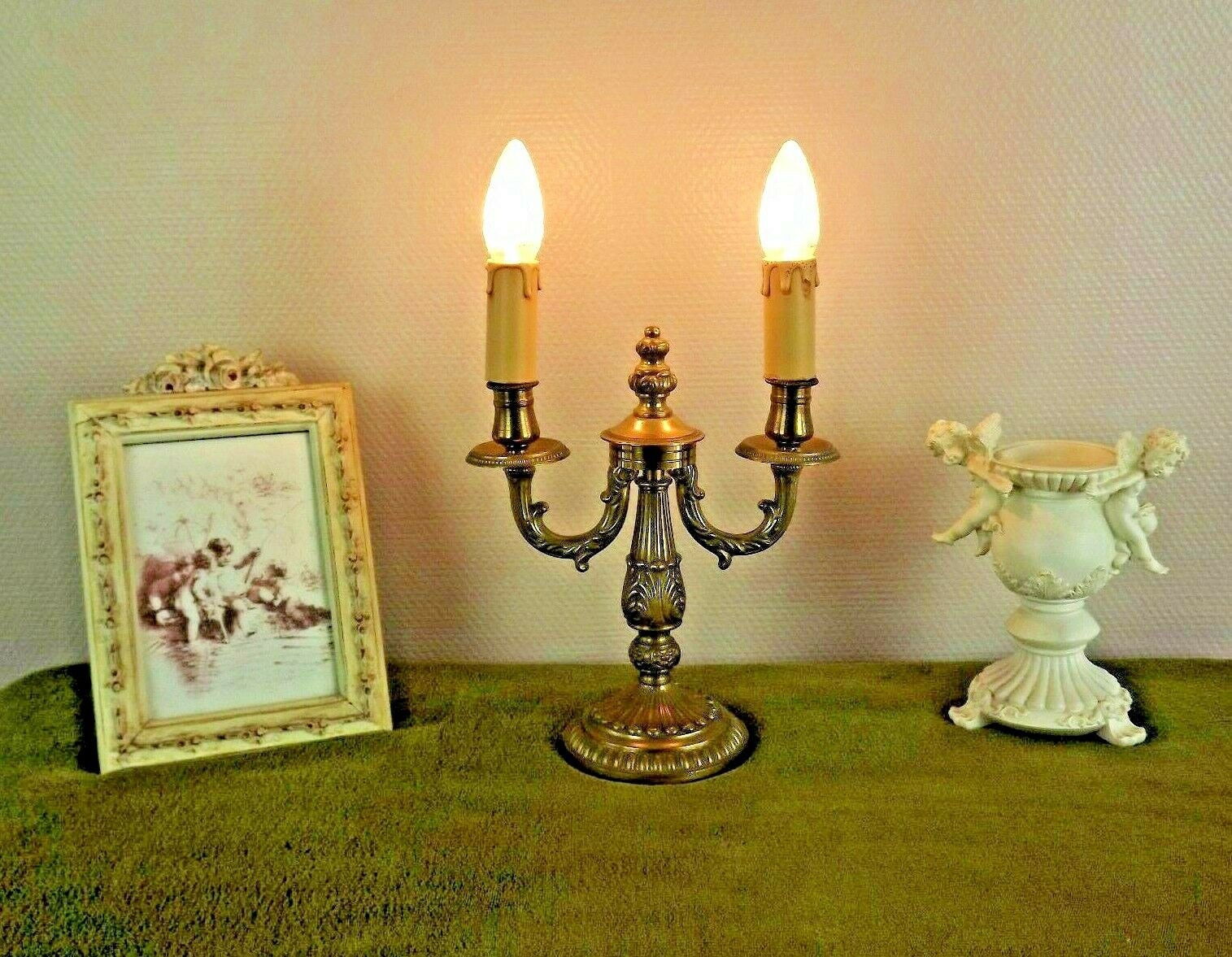 Vintage Français Brass Candelabra Style 2 Light Acanthus Detail Lampe de Table - Vintage Lighting. T