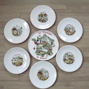 Op de afbeelding: Een rustiek houten bord met de tekst "Welcome to our home" in witte letters. Het bord heeft een verweerde afwerking en een eenvoudig, uitnodigend ontwerp, perfect voor een veranda of entree.