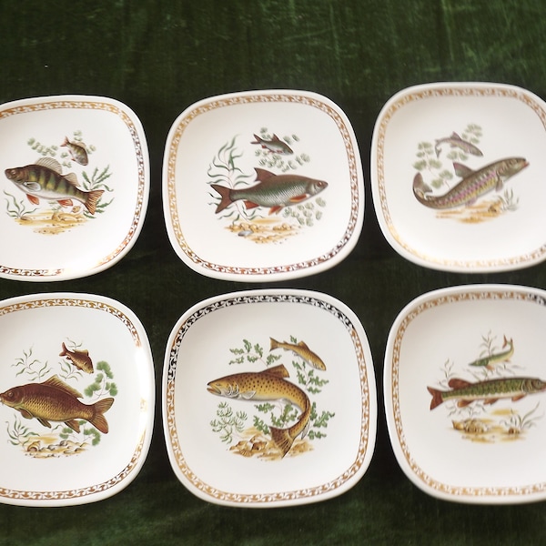 Ensemble de six assiettes à poisson carrées assorties de Longchamp France, France vintage - Français vintage. Assiettes à poisson carrées Longchamp. Lot de 6 assiettes